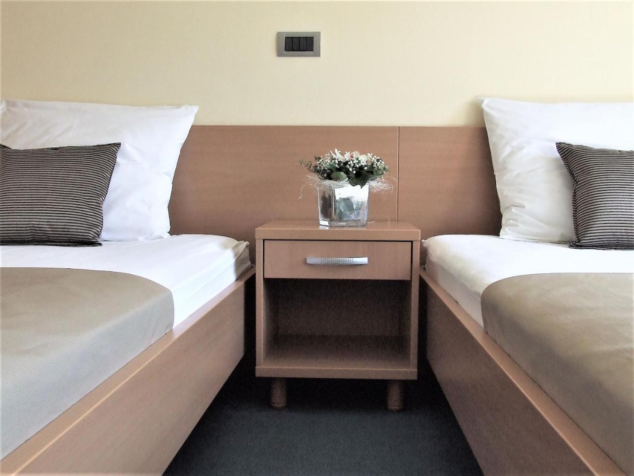 Hotel Central 슬라본스키브로드 외부 사진